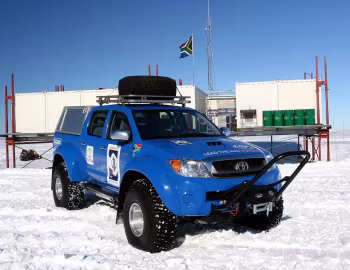 Arctic Trucks Toyota Hilux Invincible AT38 '2009