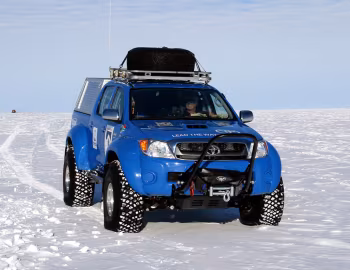 Arctic Trucks Toyota Hilux Invincible AT38 '2009