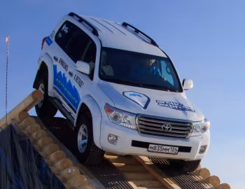 Arctic Trucks Toyota Land Cruiser AT35 (J200) '2011–15