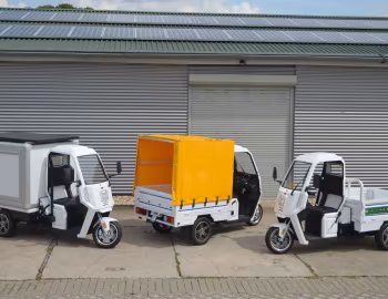 ARI 345 Kofferaufbau mit Solarpanel, ARI 345 Pickup with tarpaulin, ARI 345 Pickup