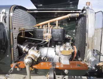 Sous la capuche Aston Martin 1 ½ Litre Sports '1923