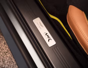 Aston Martin V8 Vantage AMR [UK-spec] '2017–18