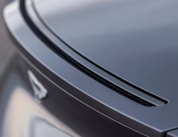 Aston Martin DB11 [UK-spec] '2016–18