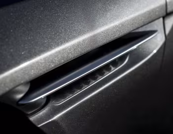 Aston Martin DB11 [UK-spec] '2016–18
