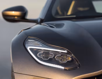 Aston Martin DB11 [UK-spec] '2016–18