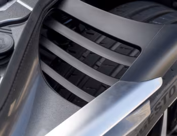 Aston Martin DB11 [UK-spec] '2016–18