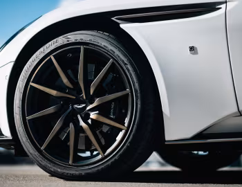 Q by Aston Martin DB11 V8 "W1" [Japan] '2021