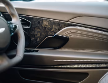 Intérieur Q by Aston Martin DB11 V8 "W1" [Japan] '2021