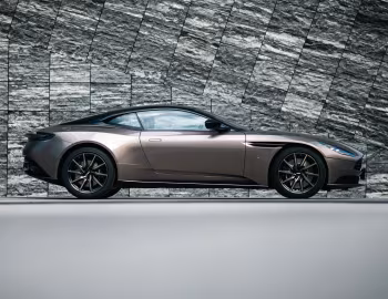 Q by Aston Martin DB11 V8 "W1" [Japan] '2021