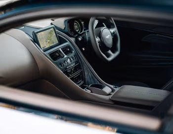 Intérieur Q by Aston Martin DB11 V8 "W1" [Japan] '2021