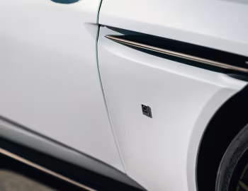 Q by Aston Martin DB11 V8 "W1" [Japan] '2021