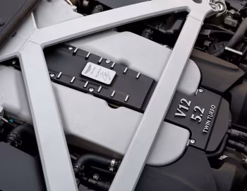 Sous la capuche Aston Martin DB11 [Worldwide] '2016–18