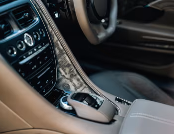 Intérieur Q by Aston Martin DB11 V8 "W1" [Japan] '2021