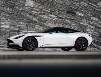 Q by Aston Martin DB11 V8 "W1" [Japan] '2021