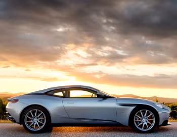 Aston Martin DB11 [Worldwide] '2016–18