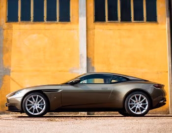 Aston Martin DB11 [Worldwide] '2016–18