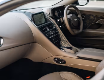 Intérieur Q by Aston Martin DB11 V8 "W1" [Japan] '2021