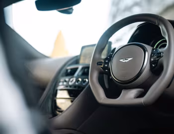 Intérieur Q by Aston Martin DB11 V8 "W1" [Japan] '2021
