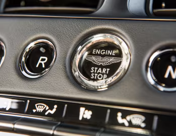 Intérieur 2020–23 Aston Martin DB11 AMR [North America] '2019–23