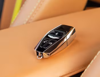 Intérieur 2020–23 Aston Martin DB11 AMR [North America] '2019–23