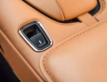 Intérieur 2020–23 Aston Martin DB11 AMR [North America] '2019–23