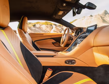 Intérieur 2020–23 Aston Martin DB11 AMR [North America] '2019–23