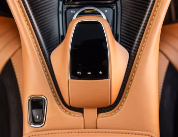 Intérieur 2020–23 Aston Martin DB11 AMR [North America] '2019–23