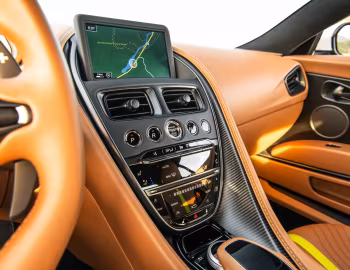Intérieur 2020–23 Aston Martin DB11 AMR [North America] '2019–23