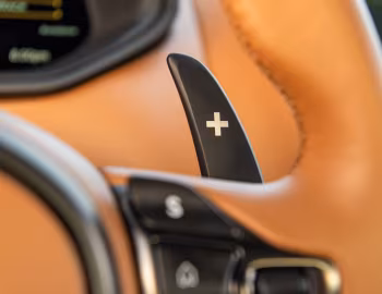 Intérieur 2020–23 Aston Martin DB11 AMR [North America] '2019–23
