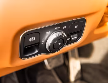 Intérieur 2020–23 Aston Martin DB11 AMR [North America] '2019–23