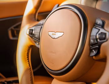 Intérieur 2020–23 Aston Martin DB11 AMR [North America] '2019–23