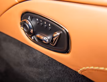 Intérieur 2020–23 Aston Martin DB11 AMR [North America] '2019–23