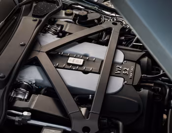 Sous la capuche Aston Martin DB11 AMR "Signature Edition" [Worldwide] '2018