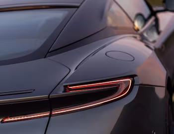 Aston Martin DB11 AMR "Signature Edition" [UK-spec] '2018
