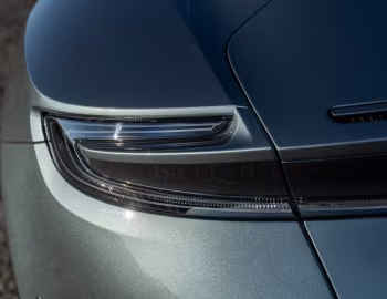 Aston Martin DB11 AMR "Signature Edition" [UK-spec] '2018