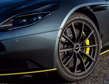 Aston Martin DB11 AMR "Signature Edition" [UK-spec] '2018