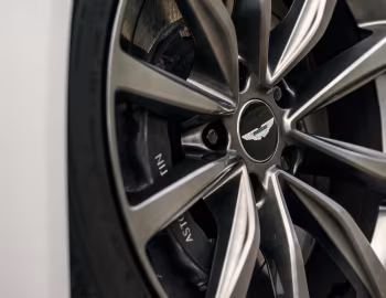 Aston Martin DB11 V8 [UK-spec] '2017–23