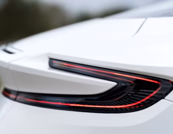 Aston Martin DB11 V8 [UK-spec] '2017–23