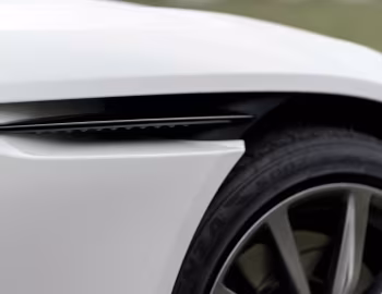 Aston Martin DB11 V8 [UK-spec] '2017–23