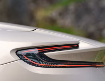 Aston Martin DB11 V8 Volante [UK-spec] '2018–23