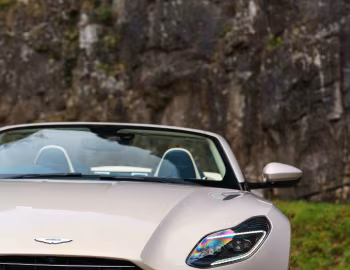 Aston Martin DB11 V8 Volante [UK-spec] '2018–23