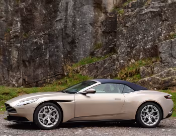 Aston Martin DB11 V8 Volante [UK-spec] '2018–23