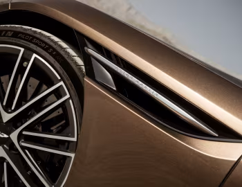 Aston Martin DB12 [Middle East] '2023–pr.