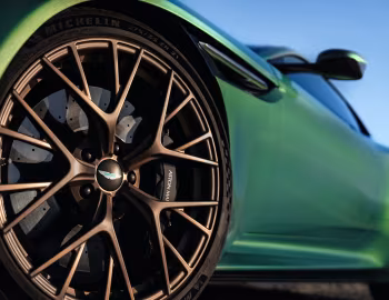 Aston Martin DB12 [Worldwide] '2023–pr.