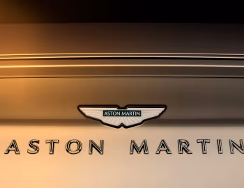 Logo Aston Martin DB12 "Goldfinger Edition" '2024