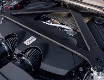 Sous la capuche Aston Martin DB12 S [Worldwide] '2025–pr.