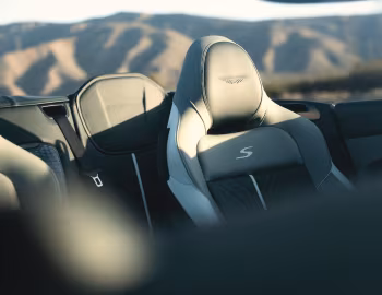 Intérieur 2026 Aston Martin DB12 S Volante [North America] '2025–pr.