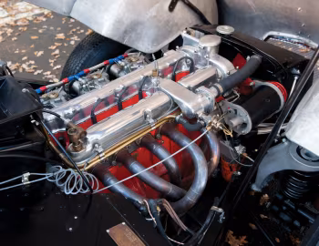 Sous la capuche Aston Martin DB2 Vantage Saloon '1950–01.1951