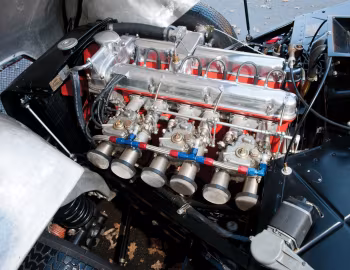 Sous la capuche Aston Martin DB2 Vantage Saloon '1950–01.1951