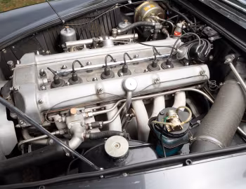 Sous la capuche Aston Martin DB4 Convertible [UK-spec] '1962–63